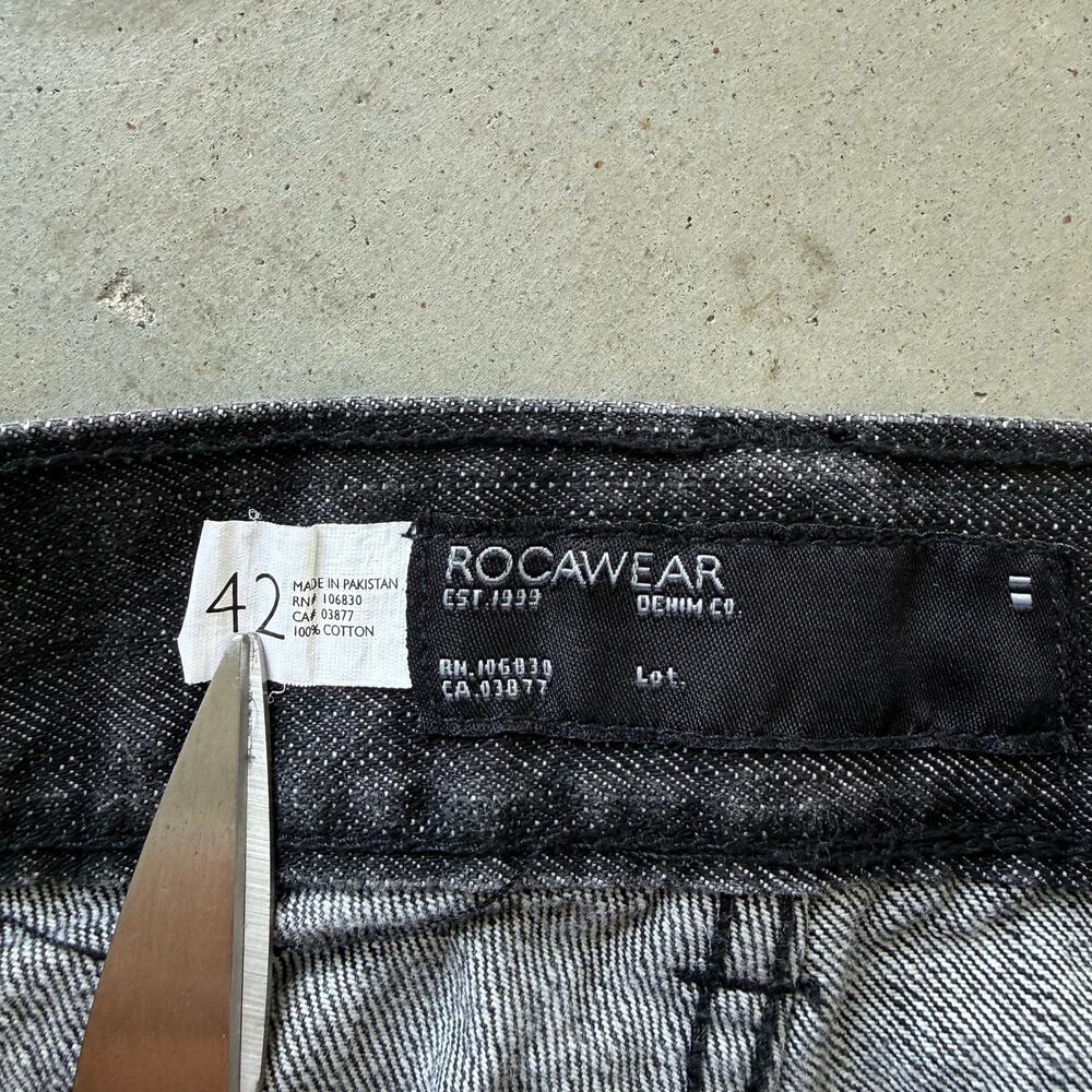 Vintage Y2K Rocawear Embroidered Logo Baggy Hip Hop Retro Jean Shorts Size 42 - Picture 7 of 7